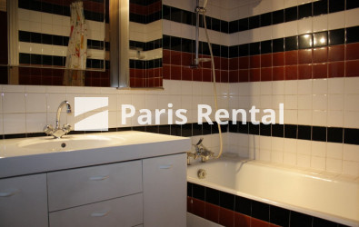 Bathroom 1 - 
    16th district
  Paris 75116
