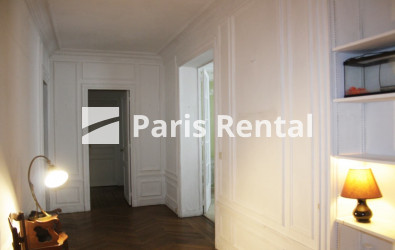 Entrance - 
    16th district
  Paris 75116
