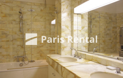 Bathroom - 
    8th district
  Champs-Elysées / Etoile / Victor Hugo, Paris 75008

