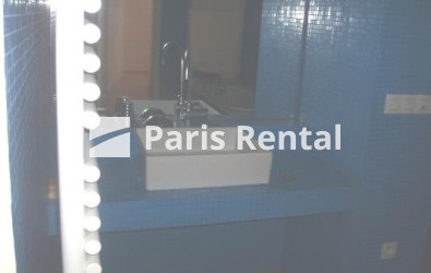 Bathroom - 
    3rd district
  Paris 75003

