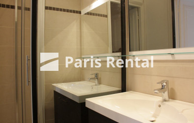 Bathroom (shower only) - 
    17th district
  Monceau, Paris 75017
