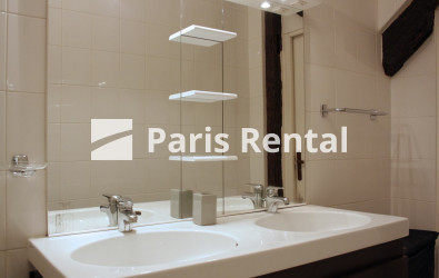 Bathroom - 
    1st district
  Louvre, Paris 75001
