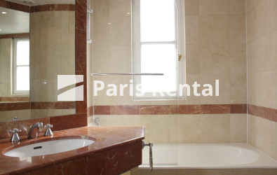 Bathroom - 
    14th district
  Montparnasse, Paris 75014
