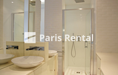Bathroom - 
    16th district
  Paris 75116

