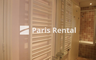 Bathroom - 
    16th district
  Trocadéro / Passy, Paris 75116
