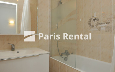 Bathroom - 
    7th district
  Tour Eiffel / Ecole Militaire, Paris 75007
