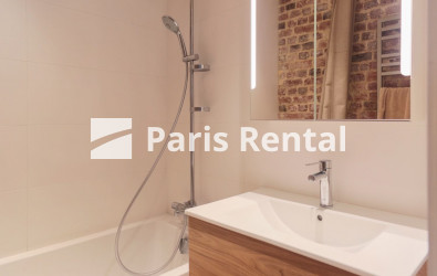 Bathroom - 
    15th district
  Grenelle, Paris 75015
