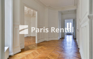 Entrance - 
    16th district
  Paris 75016
