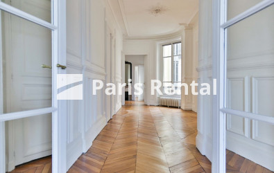 Entrance - 
    16th district
  Paris 75016
