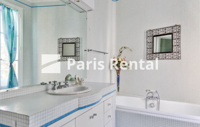 Bathroom - 
    16th district
  Passy - La Muette, Paris 75016
