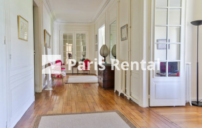 Entrance - 
    16th district
  Passy - La Muette, Paris 75016
