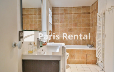 Bathroom - 
    16th district
  Auteuil, Paris 75016
