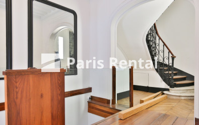 Entrance hall - 
    8th district
  Saint Lazare, Paris 75008

