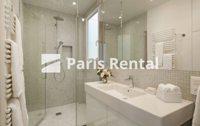 Shower-room 1 - 
    16th district
  Victor Hugo, Paris 75016

