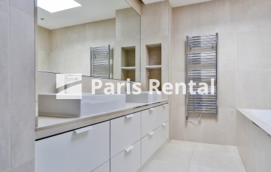 Bathroom 1 - 
    15th district
  Pasteur - Vaugirard, Paris 75015
