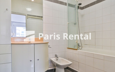 Bathroom - 
    15th district
  Grenelle, Paris 75015
