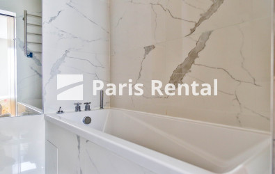 Bathroom - 
    7th district
  Tour Eiffel, Paris 75007
