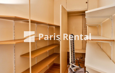 Walk-in closet - 
    15th district
  Paris 75015
