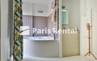 Bathroom - 
    16th district
  Bois de Boulogne, Paris 75016
