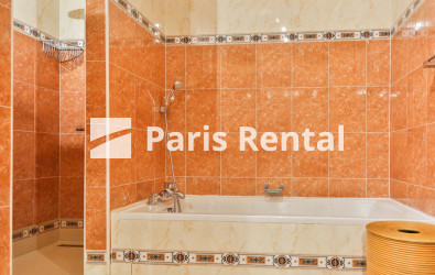 Bathroom 1 - 
    16th district
  Trocadéro, Paris 75016

