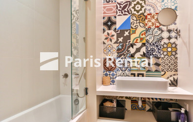 Bathroom 2 - 
    17th district
  Wagram, Paris 75017
