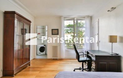 Bedroom - 
    16th district
  Victor Hugo, Paris 75116
