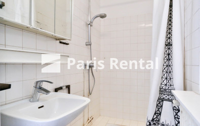Shower-room 1 - 
    16th district
  Victor Hugo, Paris 75116
