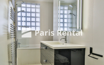 Bathroom 1 - 
    11th district
  Bastille, Paris 75011

