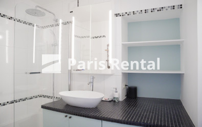 Bathroom - 
    17th district
  Batignolles, Paris 75017
