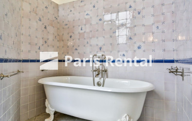 Bathroom 1 - 
    6th district
  Saint-Michel, Paris 75006
