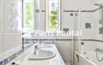 Bathroom - 
    15th district
  Convention, Paris 75015
