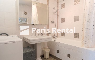 Bathroom - 
    8th district
  Etoile, Paris 75008

