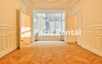 Dining room - 
    16th district
  Etoile, Paris 75016
