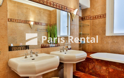 Bathroom - 
    4th district
  Ile de la Cité, Paris 75004
