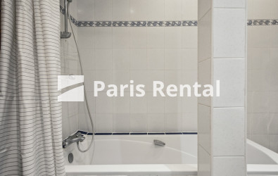 Bathroom 1 - 
    15th district
  Grenelle, Paris 75015
