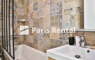 Bathroom - 
    13th district
  Butte-aux-Cailles, Paris 75013
