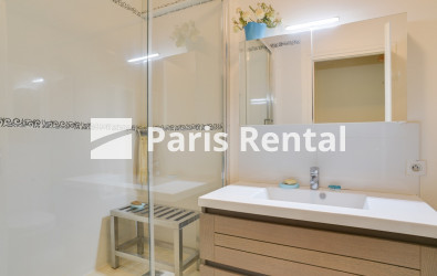 Shower-room 2 - 
    16th district
  Trocadéro, Paris 75016
