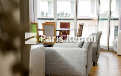 Living room - 
    8th district
  Triangle d'Or, Paris 75008
