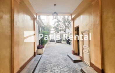 Entrance in inside court - 
    1st district
  Palais Royal, Paris 75001
