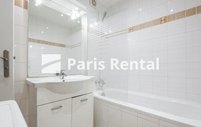 Bathroom - 
    16th district
  Auteuil, Paris 75016
