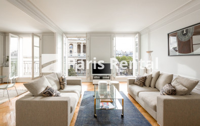 Living room - dining room - 
    6th district
  St.Germain des Prés, Paris 75006
