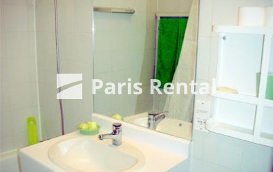 Bathroom - 
    2nd district
  Paris 75002
