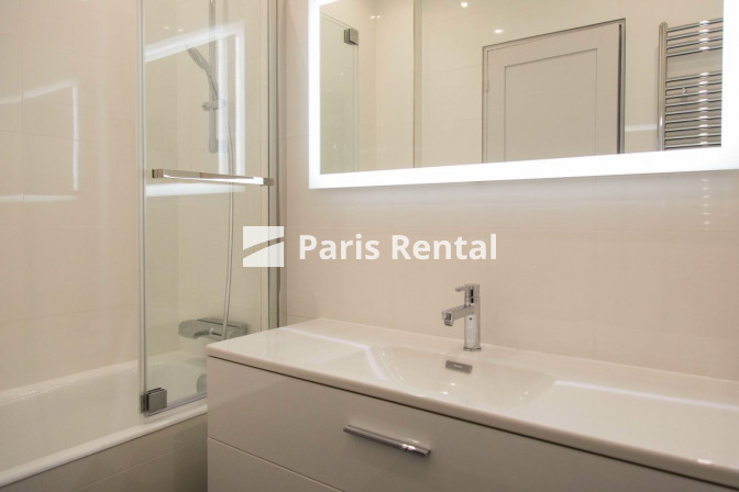 Bathroom - 
    15th district
  Pasteur - Vaugirard, Paris 75015
