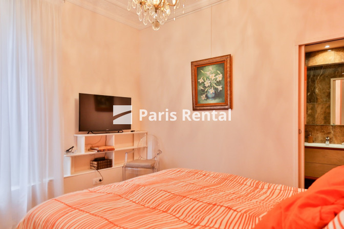 Bedroom 1 - 
    17th district
  Plaine-Monceau, Paris 75017
