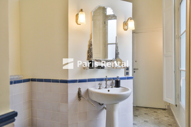 Bathroom 1 - 
    6th district
  Saint-Michel, Paris 75006
