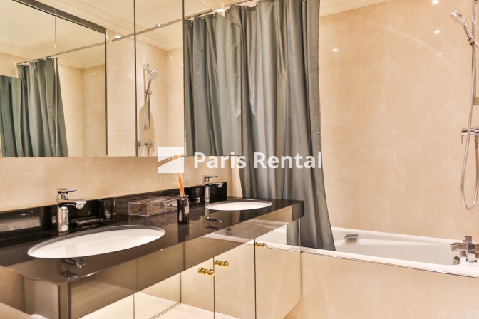 Bathroom 1 - 
    16th district
  Passy - La Muette, Paris 75016
