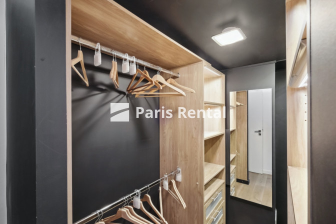 Walk-in closet - 
    4th district
  Le Marais, Paris 75004
