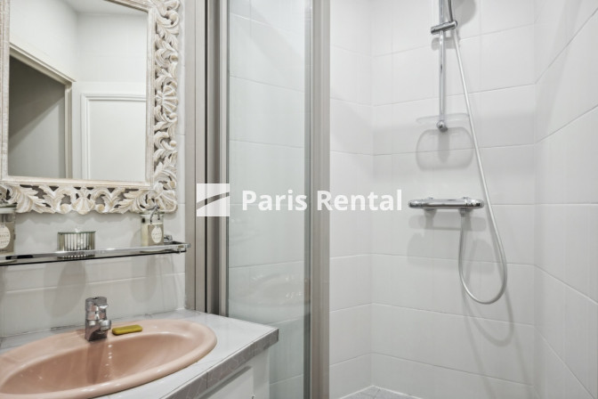 Bathroom (shower only) - 
    17th district
  Etoile, Paris 75017

