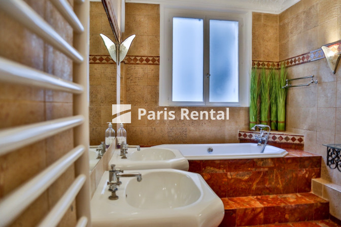 Bathroom - 
    4th district
  Ile de la Cité, Paris 75004
