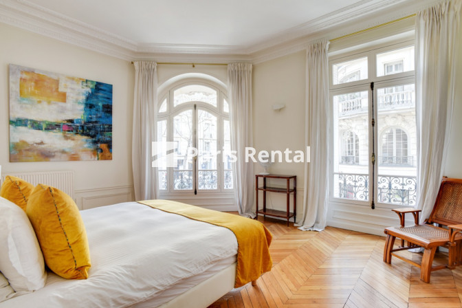 Master bedroom - 
    7th district
  St.Germain des Prés, Paris 75007
